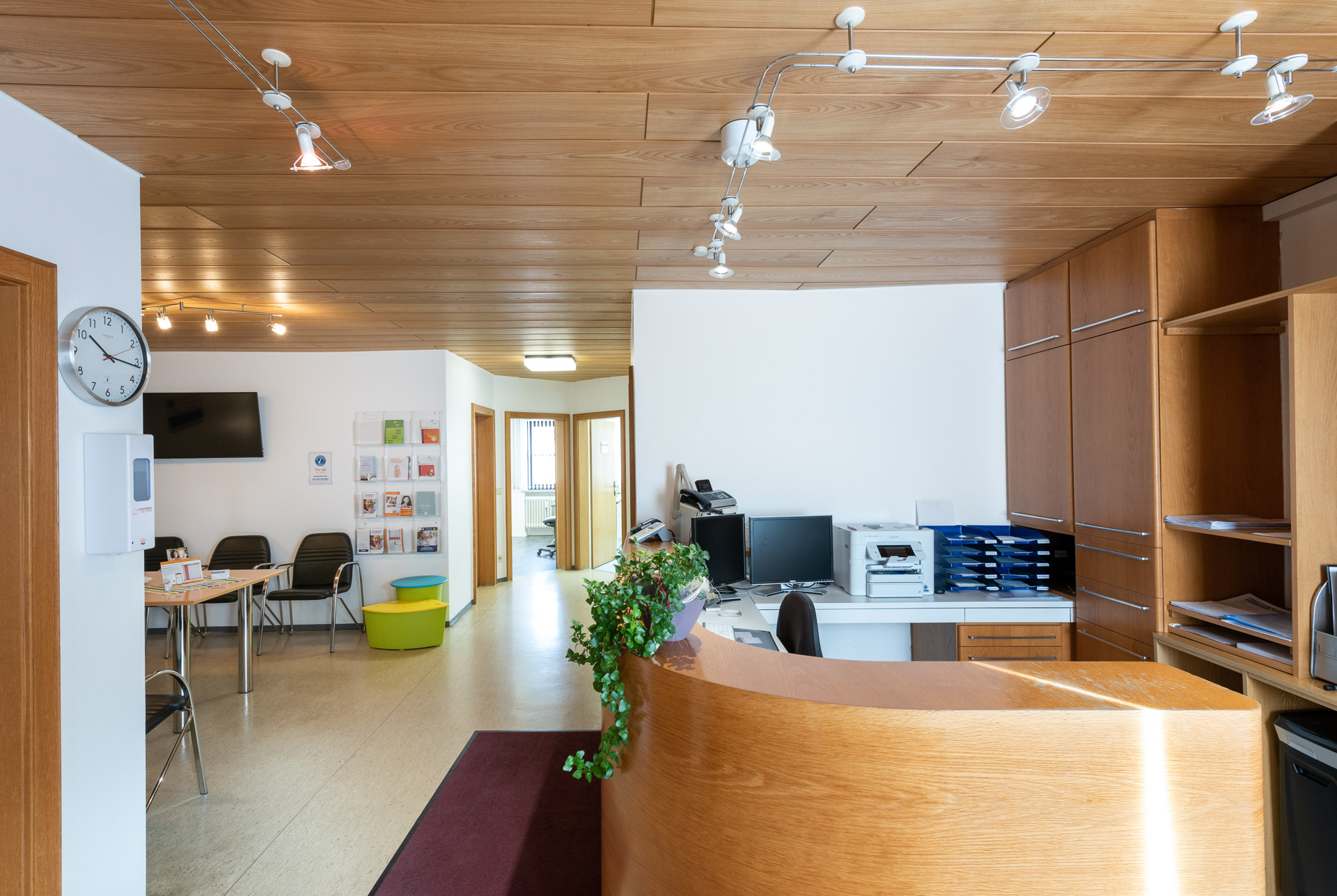 Empfang der Praxis in Regen