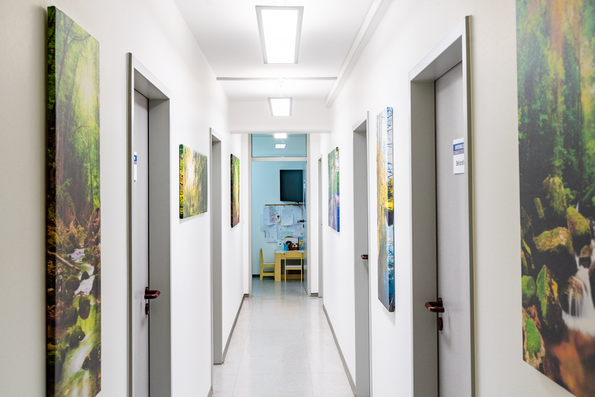 Gang der Zahnarztpraxis in Mauth