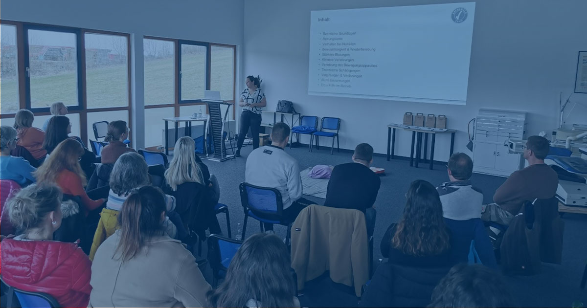 Bayerwaldzahn-Mitarbeitende profitieren von Unterweisung zu Arbeitssicherheit, Brandschutz und Erste Hilfe