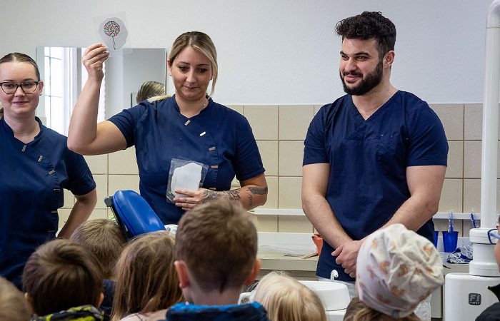 Kindergarten Perlesreut besucht Perlesreuter Zahnarzt