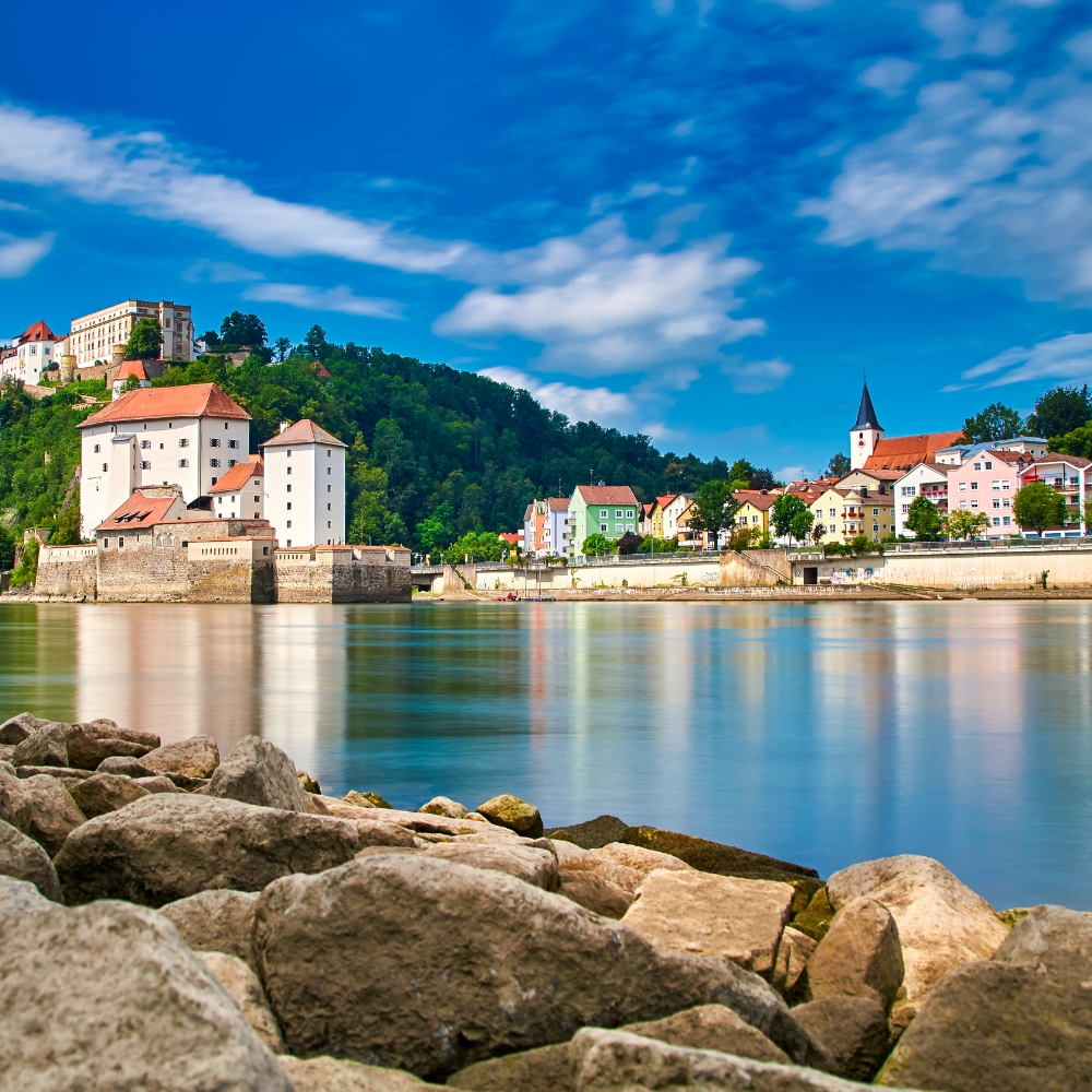 Passau, Dreiflüssestadt in Niederbayern, mit historischer Altstadt am Flussufer